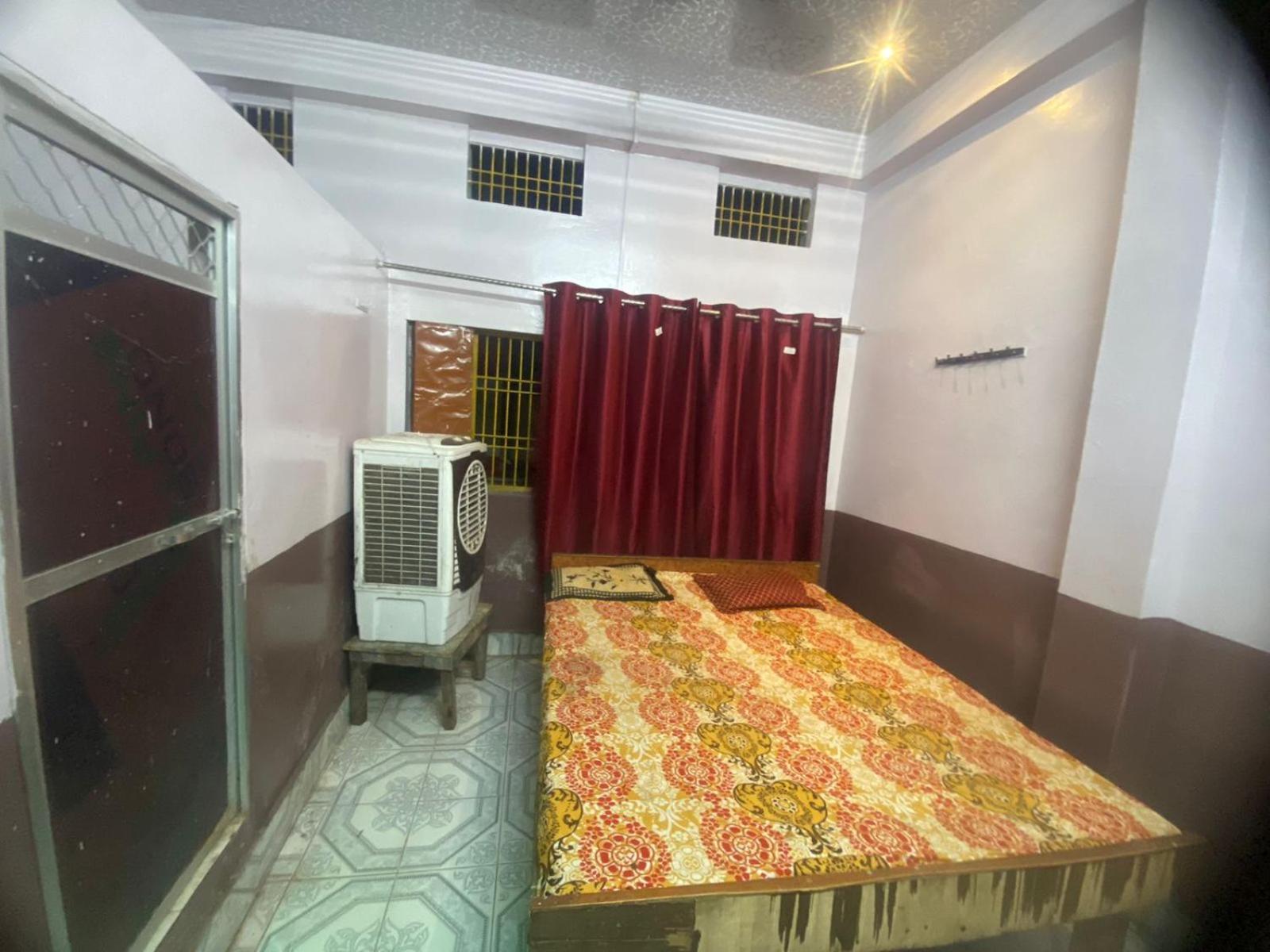Hotel Yatri Niwas Varanasi Ngoại thất bức ảnh