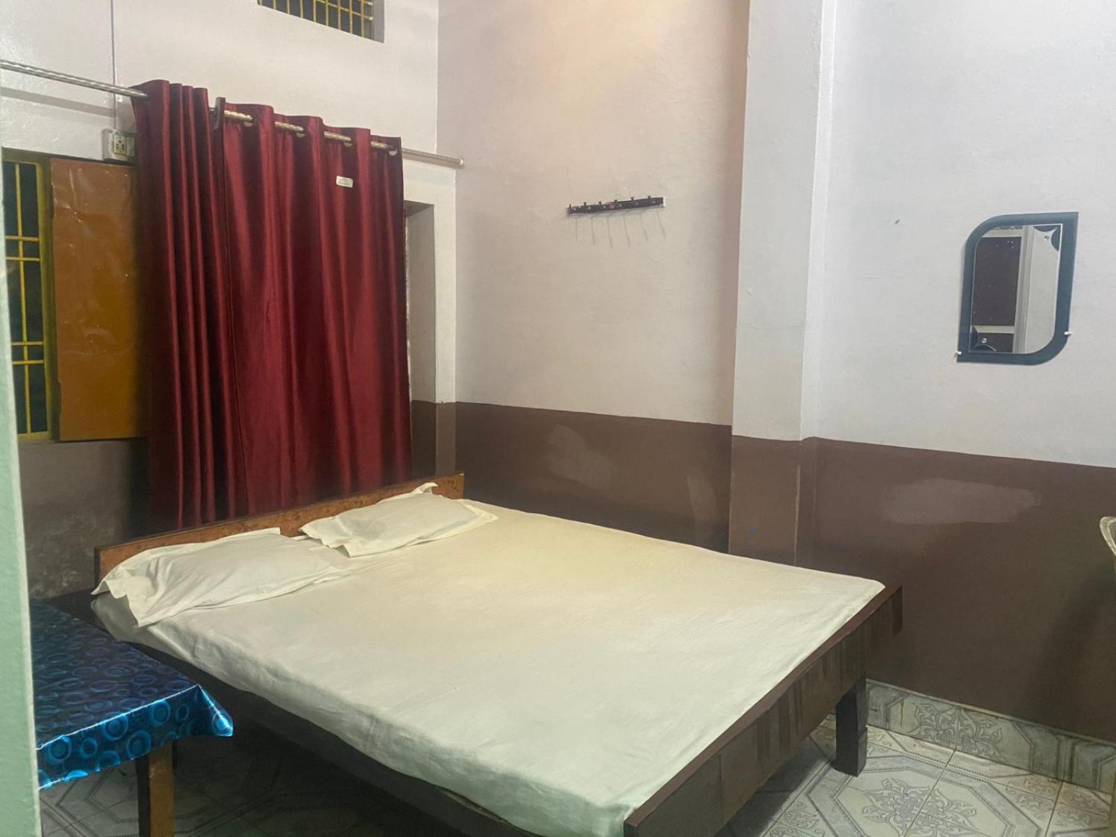 Hotel Yatri Niwas Varanasi Ngoại thất bức ảnh