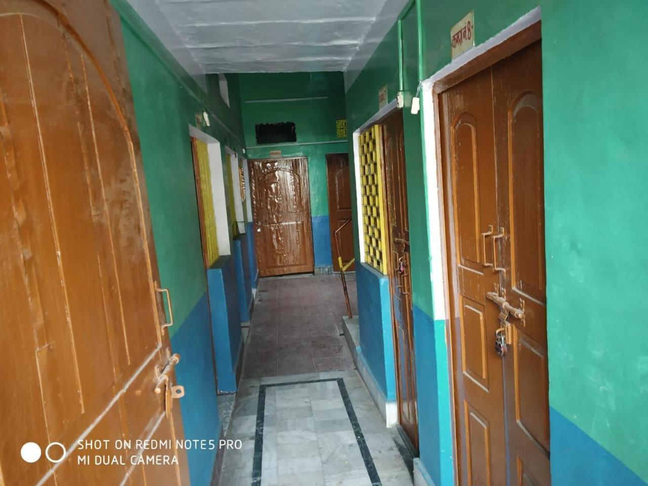 Hotel Yatri Niwas Varanasi Ngoại thất bức ảnh