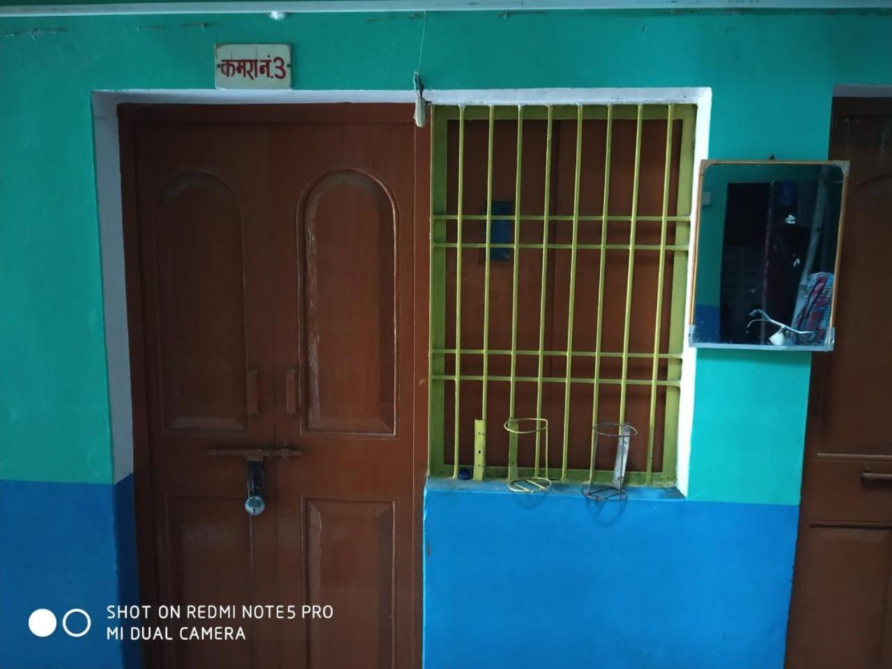 Hotel Yatri Niwas Varanasi Ngoại thất bức ảnh