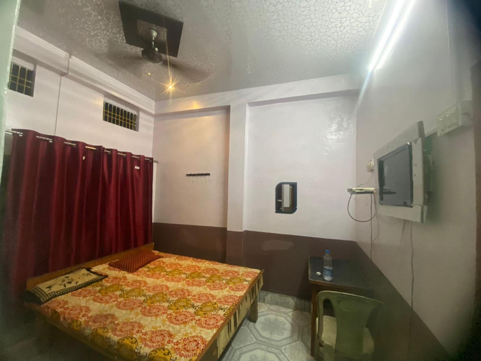 Hotel Yatri Niwas Varanasi Ngoại thất bức ảnh
